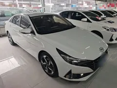 2021 Hyundai Elantra 1.5L CVT LUX Premium, белый — фото 4
