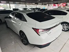 2021 Hyundai Elantra 1.5L CVT LUX Premium, белый — фото 5