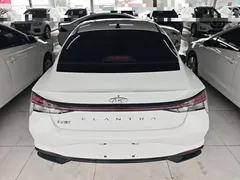 2021 Hyundai Elantra 1.5L CVT LUX Premium, белый — фото 6