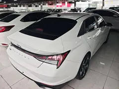 2021 Hyundai Elantra 1.5L CVT LUX Premium, белый — фото 7