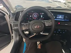 2021 Hyundai Elantra 1.5L CVT LUX Premium, белый — фото 11