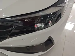 2021 Hyundai Elantra 1.5L CVT LUX Premium, белый — фото 24