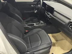 2023 Kia Cerato 1.5L CVT Premium, белый — фото 9