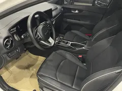 2023 Kia Cerato 1.5L CVT Premium, белый — фото 13