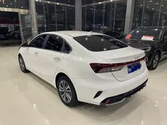 2023 Kia Cerato 1.5L CVT Premium, белый — фото 15