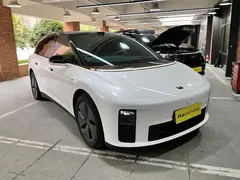 2025 Li Auto i6 2WD Standard, белый — фото 6