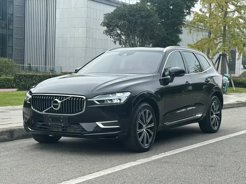 2021 Volvo XC60 4WD Luxury