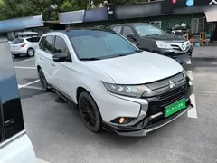 2021 Mitsubishi Outlander 2.4L 4WD 5-seat, белый — фото 4