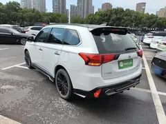 2021 Mitsubishi Outlander 2.4L 4WD 5-seat, белый — фото 5