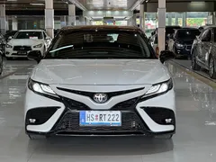 2022 Toyota Camry 2.5S Knight, белый — фото 2