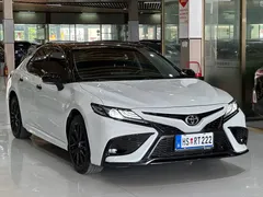 2022 Toyota Camry 2.5S Knight, белый — фото 3