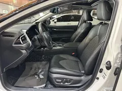 2022 Toyota Camry 2.5S Knight, белый — фото 4