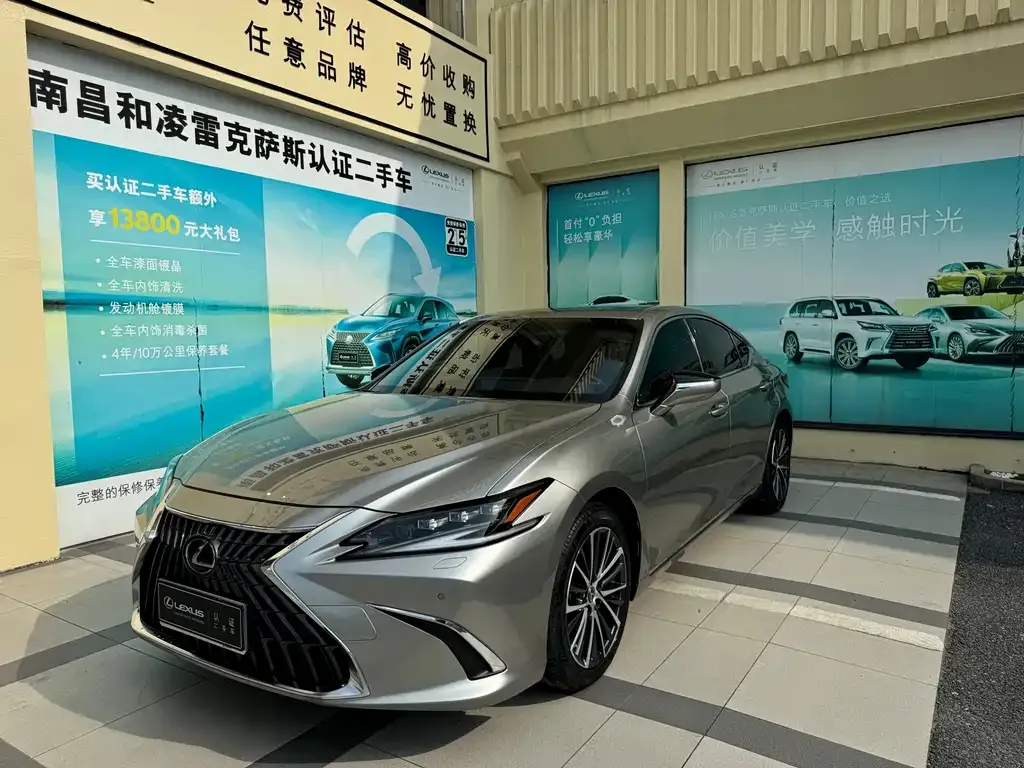 2022 Lexus ES 300h Premium