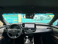 2022 Lexus ES 300h Premium — фото 4