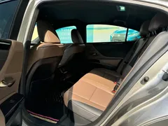 2022 Lexus ES 300h Premium — фото 6