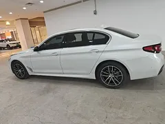2021 BMW 5 Series 525Li M Sport Package, белый — фото 25