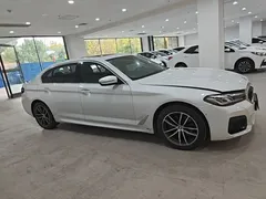 2021 BMW 5 Series 525Li M Sport Package, белый — фото 26