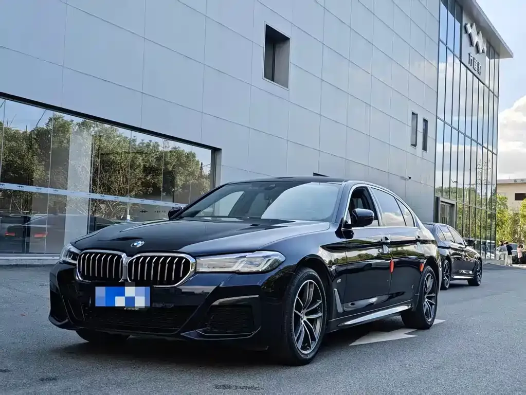 2022 BMW 5 Series 525Li M Sport Package