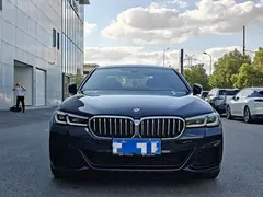 2022 BMW 5 Series 525Li M Sport Package, чёрный — фото 2