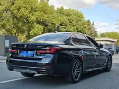 2022 BMW 5 Series 525Li M Sport Package, чёрный — фото 7