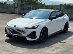 2023 Changan UNI-V 1.5T Sport, белый — фото 1