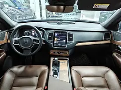 2022 Volvo XC90 B5 Luxury 5-seat, чёрный — фото 9