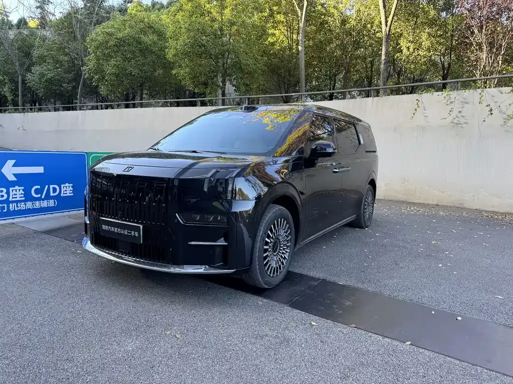 2024 Zeekr 009 7 seats 108kWh