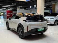 2025 Zeekr X 5 seats Long Range, белый — фото 9