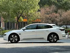 2022 Zeekr 001 Long Range Single Motor WE, белый — фото 3