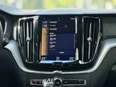 2021 Volvo XC60 4WD Luxury, белый — фото 10