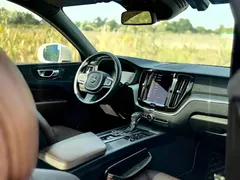 2021 Volvo XC60 4WD Luxury, белый — фото 12