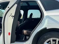 2021 Volvo XC60 4WD Luxury, белый — фото 13