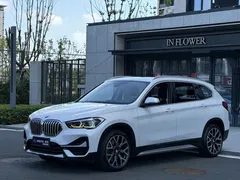 2022 BMW X1 Premium, белый — фото 1