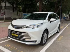 2021 Toyota Sienna 2.5L Hybrid Comfort, белый — фото 1