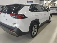 2021 Toyota RAV4 2.0L CVT 4WD Fashion, белый — фото 3