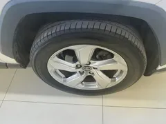 2021 Toyota RAV4 2.0L CVT 4WD Fashion, белый — фото 6