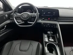 2022 Hyundai Elantra 1.5L CVT LUX Premium, белый — фото 10