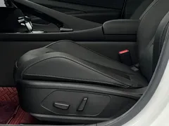 2022 Hyundai Elantra 1.5L CVT LUX Premium, белый — фото 19