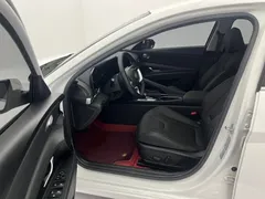 2022 Hyundai Elantra 1.5L CVT LUX Premium, белый — фото 20