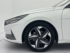 2022 Hyundai Elantra 1.5L CVT LUX Premium, белый — фото 21