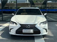 2020 Lexus ES 200 Excellence, белый — фото 2