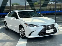 2020 Lexus ES 200 Excellence, белый — фото 3