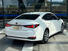 2020 Lexus ES 200 Excellence, белый — фото 4