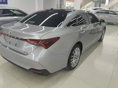 2022 Toyota Avalon Hybrid 2.5L XLE Premium — фото 3