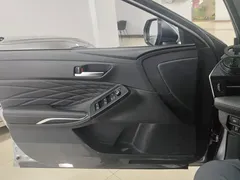 2022 Toyota Avalon Hybrid 2.5L XLE Premium — фото 7