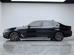 2022 BMW 5 Series 530Li Premium M Sport Package, чёрный — фото 2