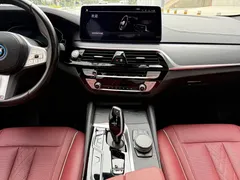 2022 BMW 5 Series 535Le PHEV M Sport Package, чёрный — фото 12