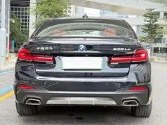 2022 BMW 5 Series 535Le PHEV M Sport Package, чёрный — фото 20