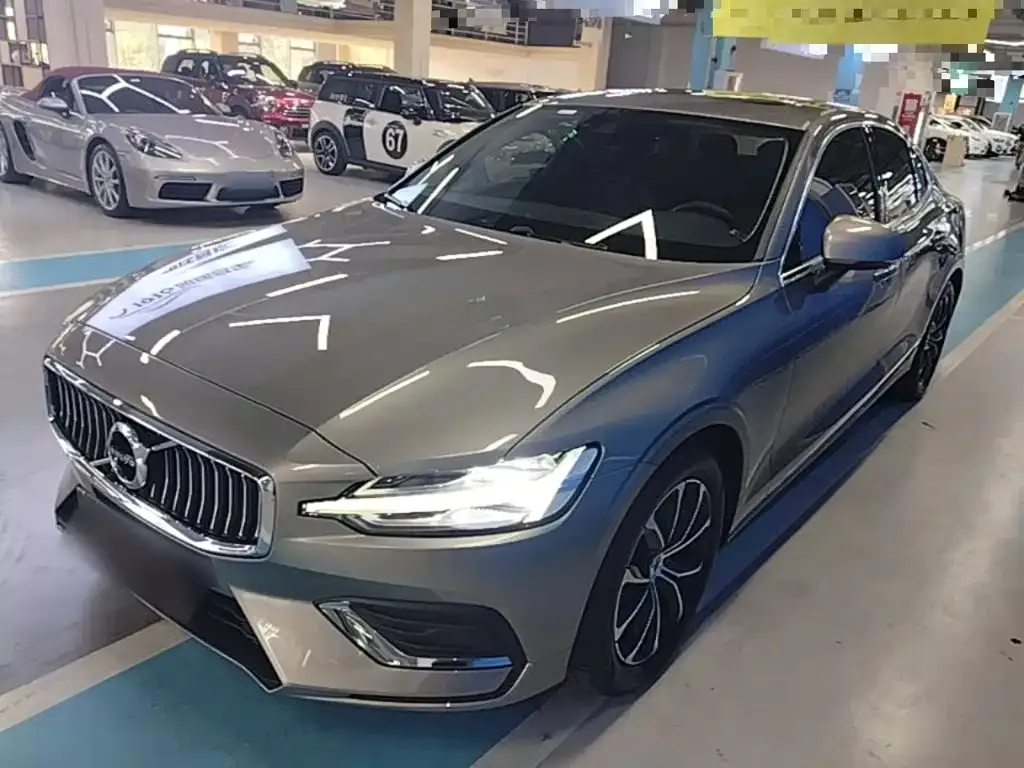 2022 Volvo S60 B4 Luxury