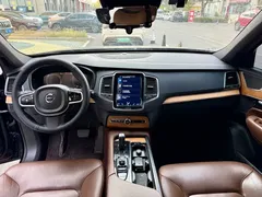 2021 Volvo XC90 B5 Luxury 7-seat, чёрный — фото 10